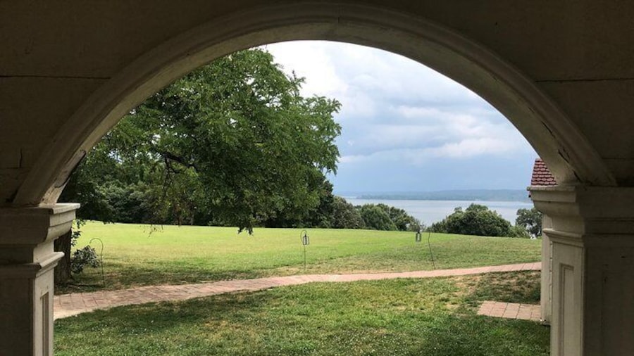 View of the Mount Vernon grounds