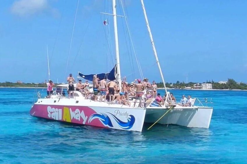 Party On Sailing Cruise to Isla Mujeres from Cancun