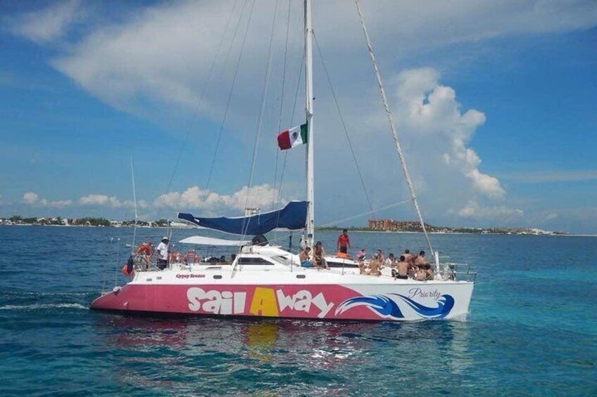 Party On Sailing Cruise to Isla Mujeres from Cancun