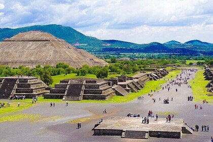 Pirámides de Teotihuacan y Santuario de Guadalupe