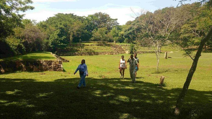 Our tour in Tehuacalco Site