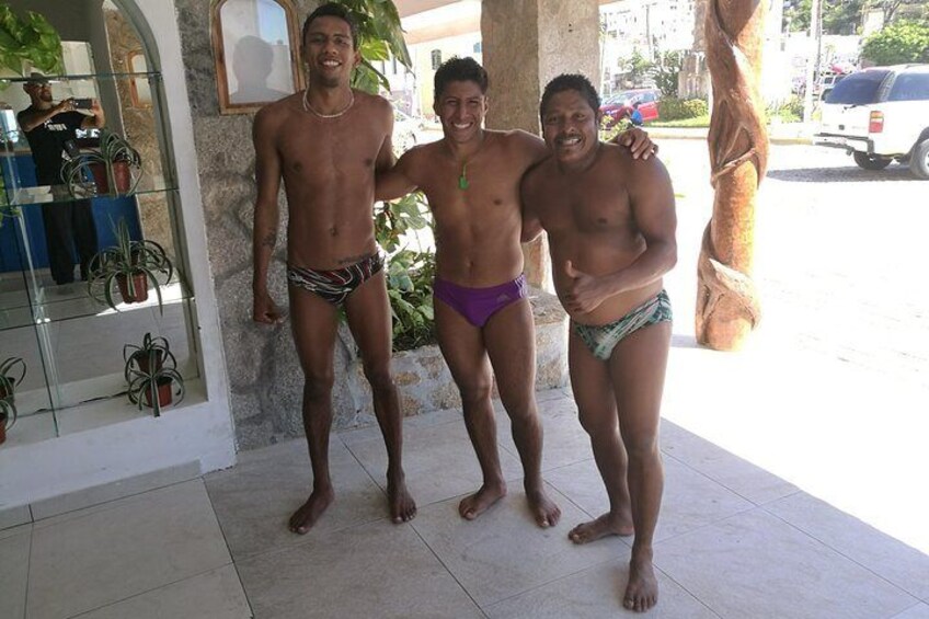 Cliff Divers Show at La Quebrada With Lunch Drinks & Shopping & More Drinks
