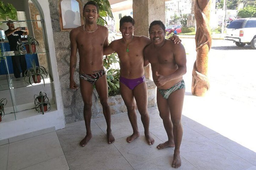 Cliff Divers Show at La Quebrada With Lunch Drinks & Shopping & More Drinks