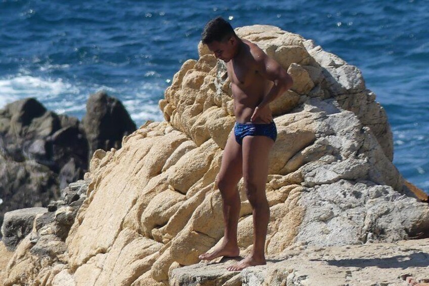 Cliff Divers Show at La Quebrada With Lunch Drinks & Shopping & More Drinks