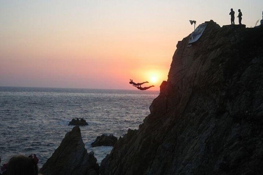 La Perla Super Club at High Cliff divers of La Quebrada