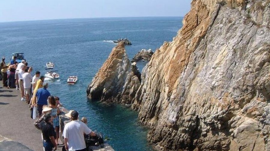 Acapulco City Tour: Divers