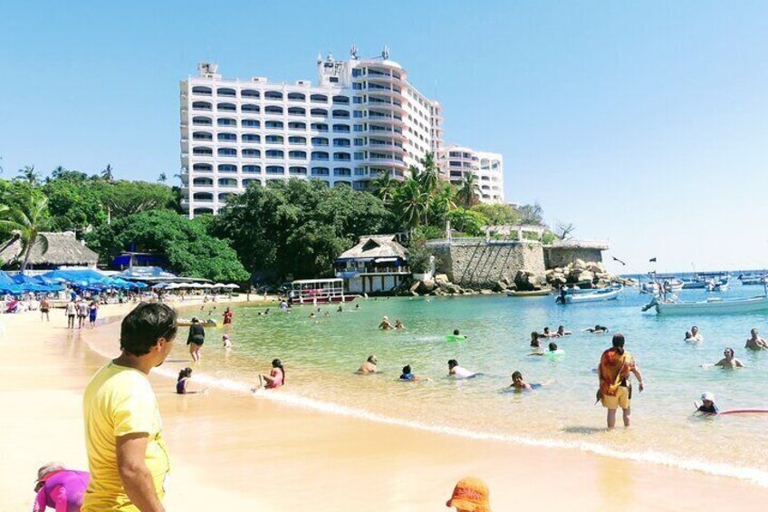 Snorkeling and Stand Up Paddleboarding Tour With Lunch in Acapulco