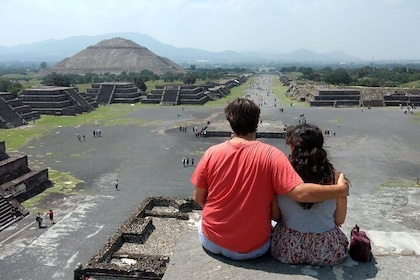 Private Combo 2 days: Teotihuacan+Basilica+Tlatelolco+Xochimilco+Frida+Coyo...