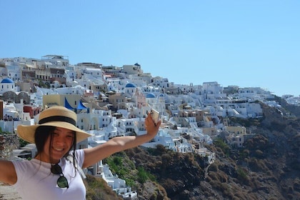 Santorini Highlights Tour with Wine Tasting from Fira (small group up to 10...