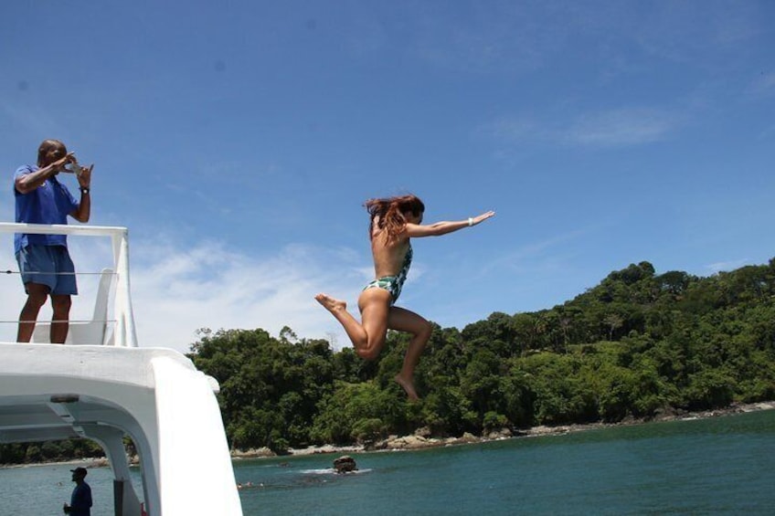 Catamaran Cruise from Manuel Antonio with Snorkeling