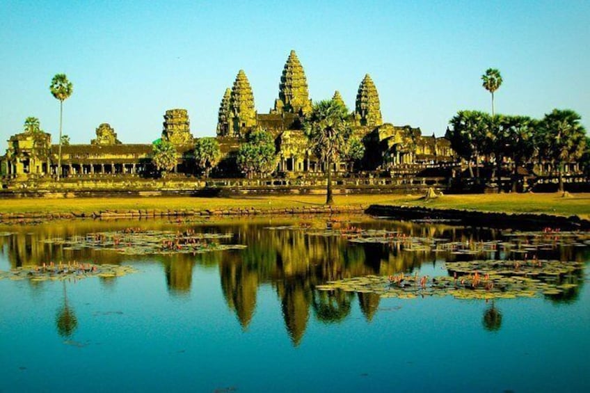 Full-day Small-Group Angkor Wat Tour from Siem Reap