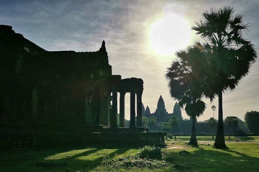 Full-day Small-Group Angkor Wat Tour from Siem Reap with English Speaking Guide