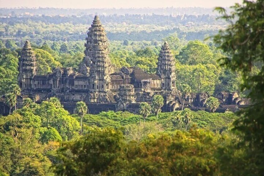 Full-day Small-Group Angkor Wat Tour from Siem Reap with English Speaking Guide