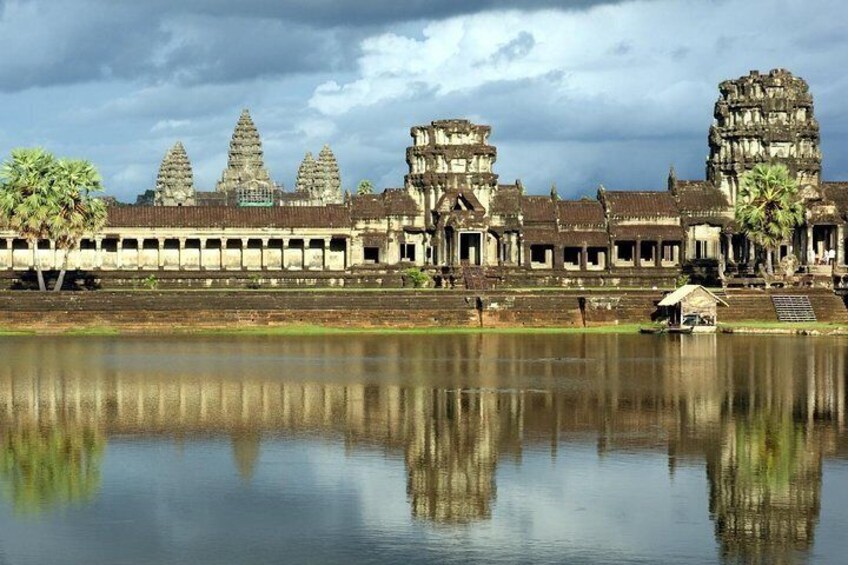 Full-day Small-Group Angkor Wat Tour from Siem Reap with English Speaking Guide