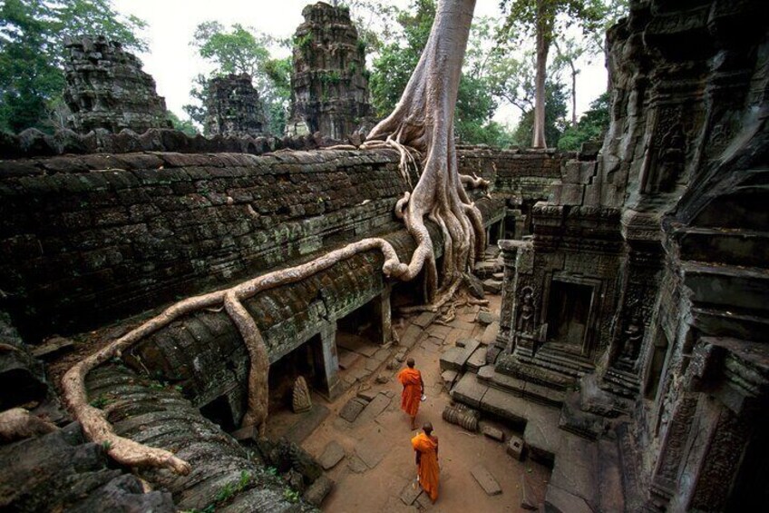 Full-day Small-Group Angkor Wat Tour from Siem Reap with English Speaking Guide