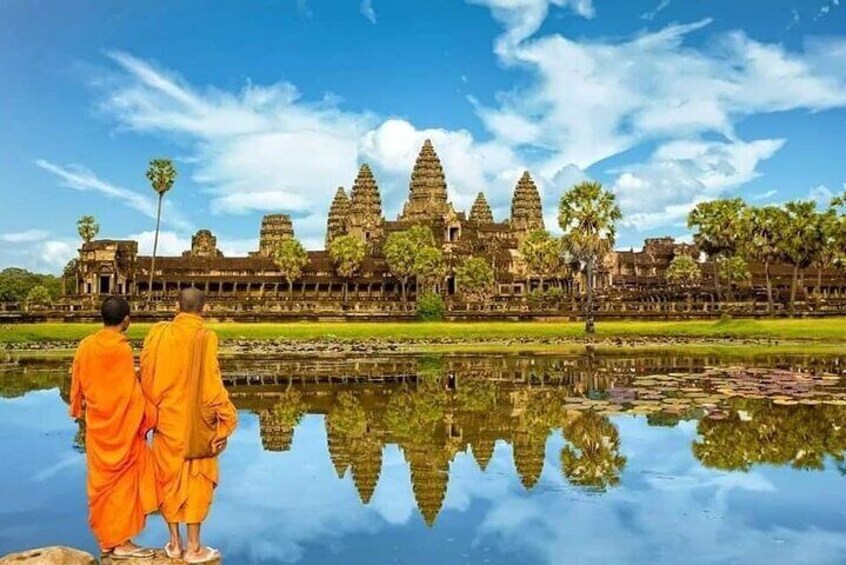 Full-day Small-Group Angkor Wat Tour from Siem Reap with English Speaking Guide