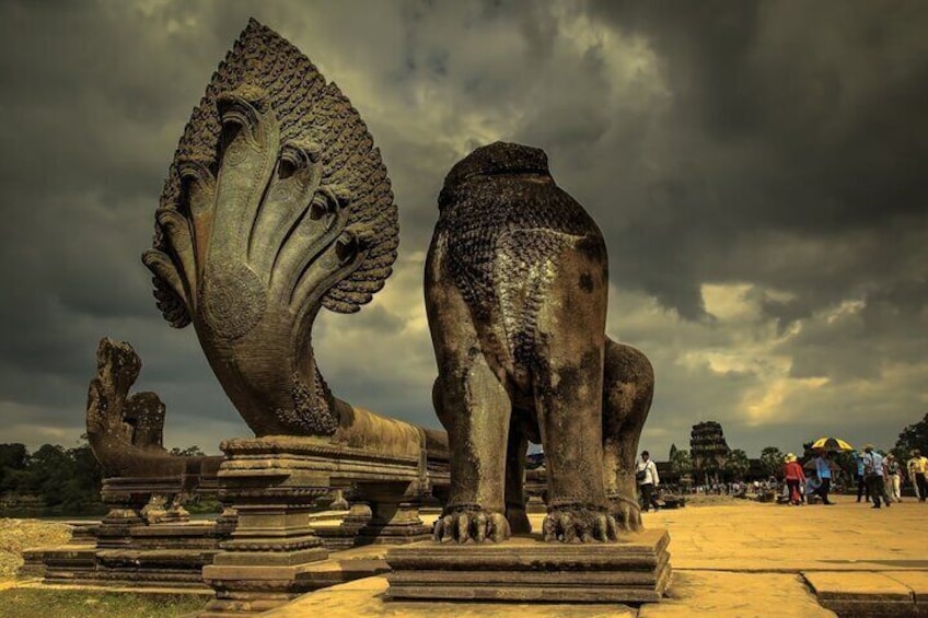 Full-day Small-Group Angkor Wat Tour from Siem Reap with English Speaking Guide