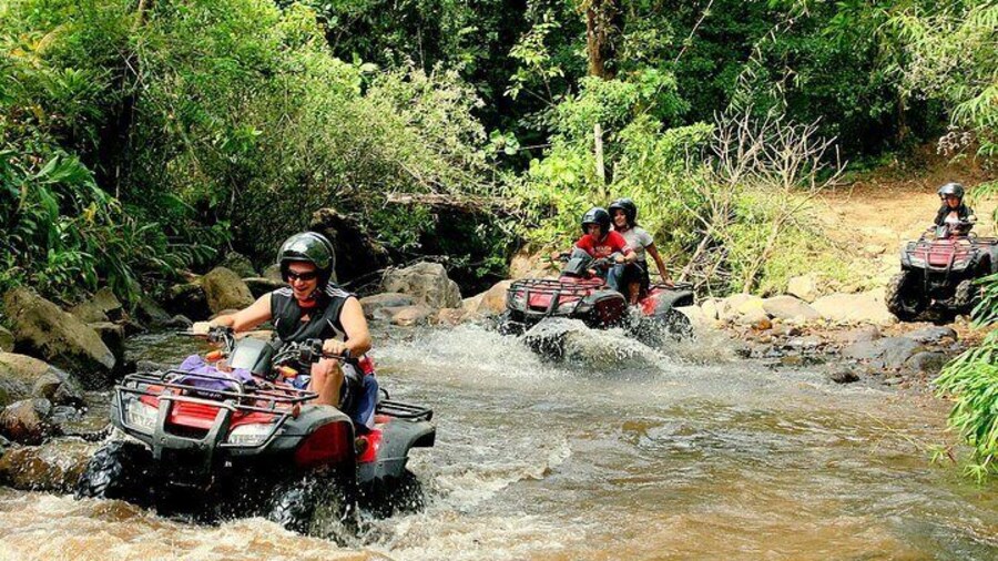 canyoning with ATV 4X4 in waterfalls near La Fortuna