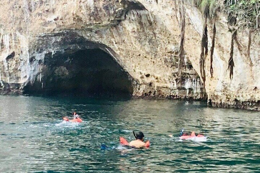 Private Snorkeling Tour to Los Arcos