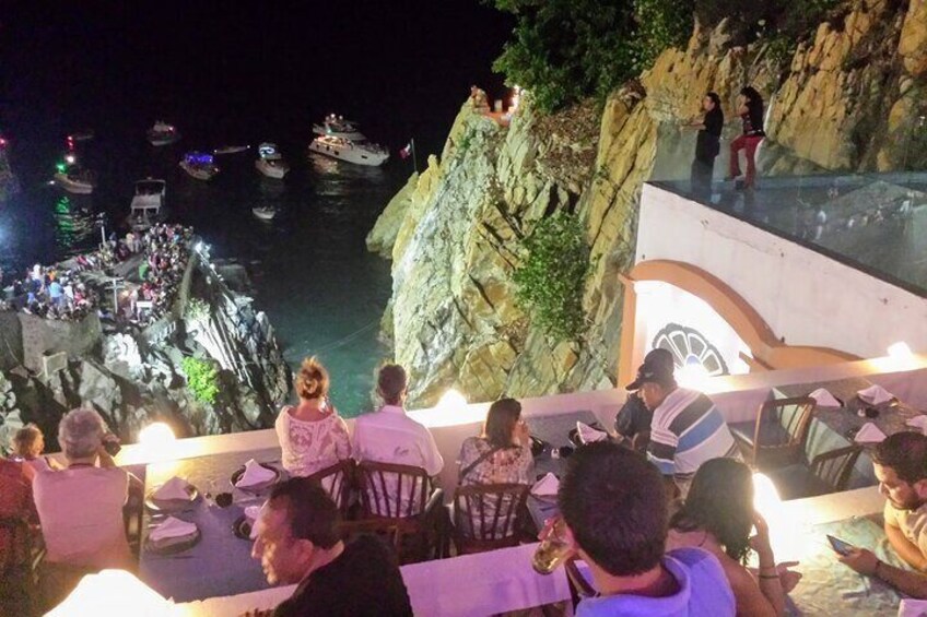☝ High Cliff Divers De Luxe Three Course Dinner + Three Drinks plus SUNSET
