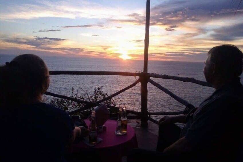 High Cliff Divers De Luxe Three Course Dinner + Three Drinks plus SUNSET