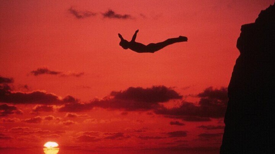 High Cliff Divers De Luxe Three Course Dinner + Three Drinks plus SUNSET