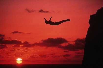 °High Cliff Divers De Luxe treretters middag + tre drinks plus SOLNEDGANG