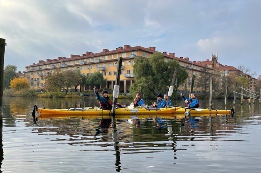 Sandwich break during the winter Kayak Tour