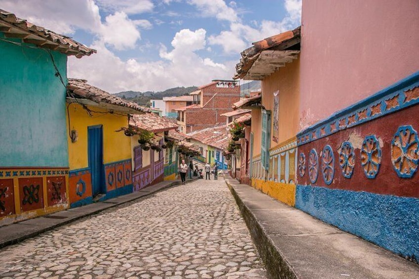 Guatape and El Peñol Day-Trip from Medellin with Traditional Colombian Lunch