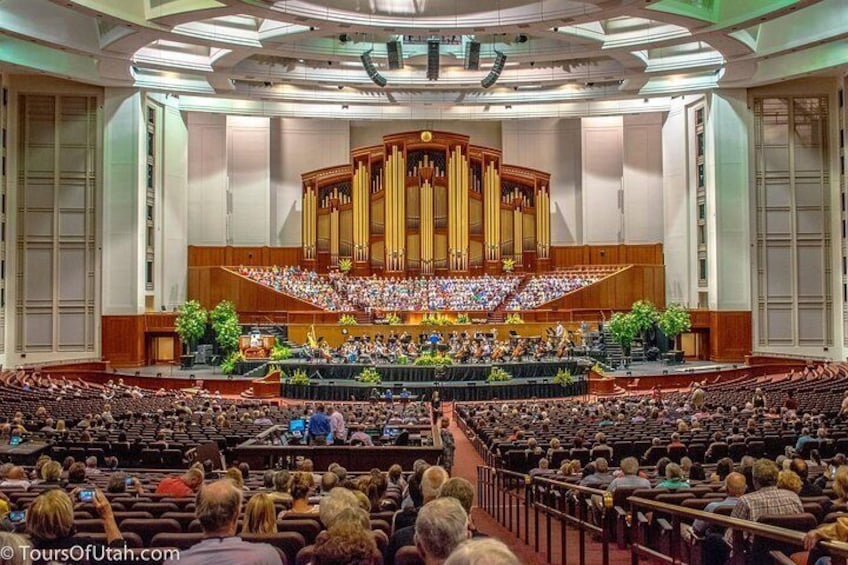 Thursday night Tabernacle Choir rehearsal in 21,000 seat auditorium