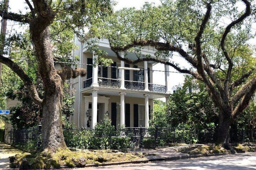 Garden District Small-Group Walking Tour