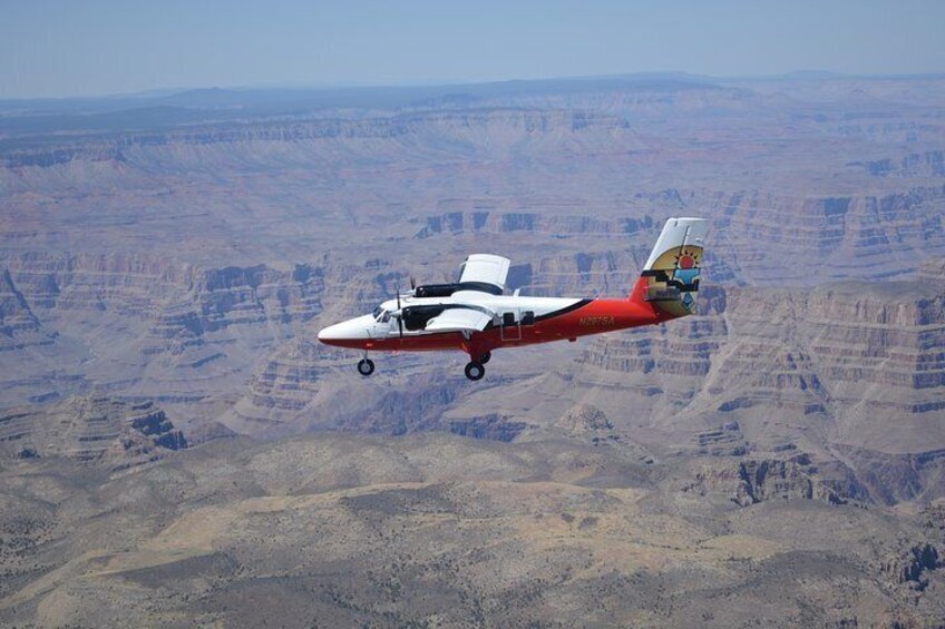 Grand Canyon Landmarks Tour by Airplane with Optional Hummer Tour