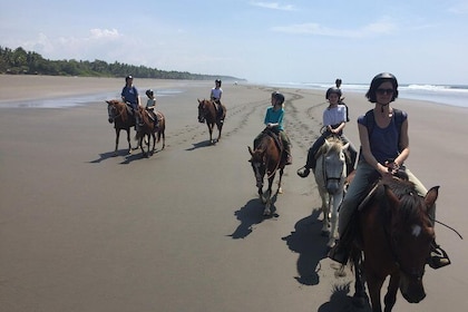 Horseback Riding on the Beach of Esterillos.(Cr Beach Barn) 