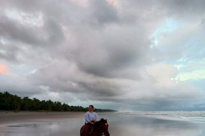 Horseback Riding on the Beach of Esterillos.(Cr Beach Barn)