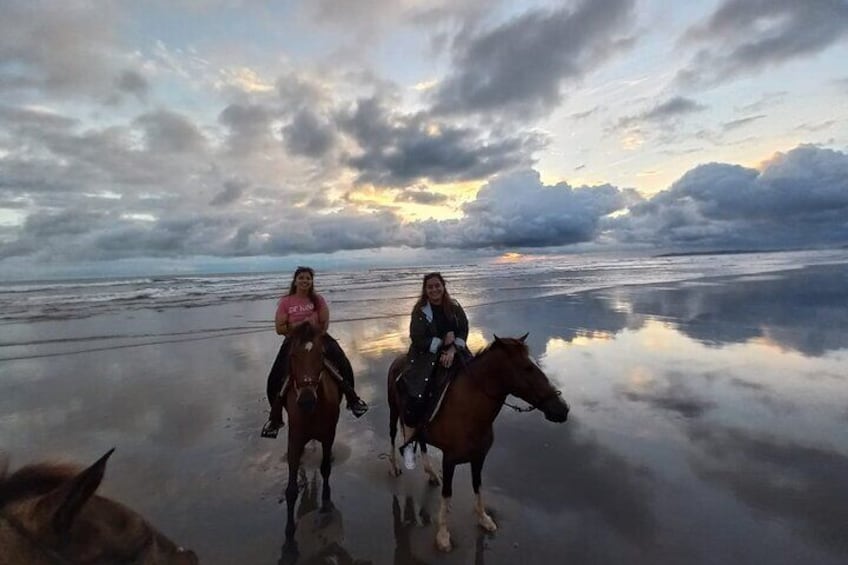 Horseback Riding on the Beach of Esterillos.(Cr Beach Barn)