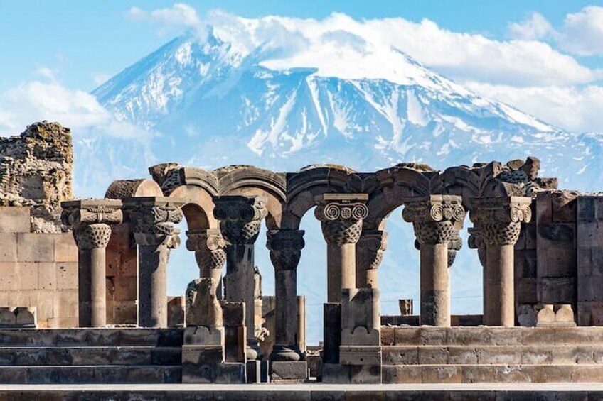 Layover Tour: Echmiadzin & Zvartnots with Airport Transfers