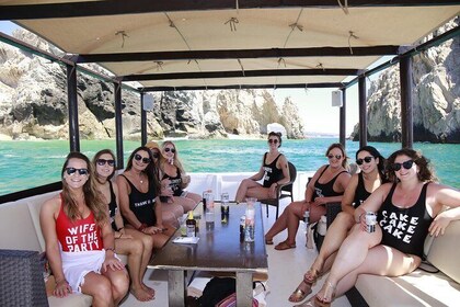 Excursión en barco privado por Cabo San Lucas para un máximo de 12 personas...