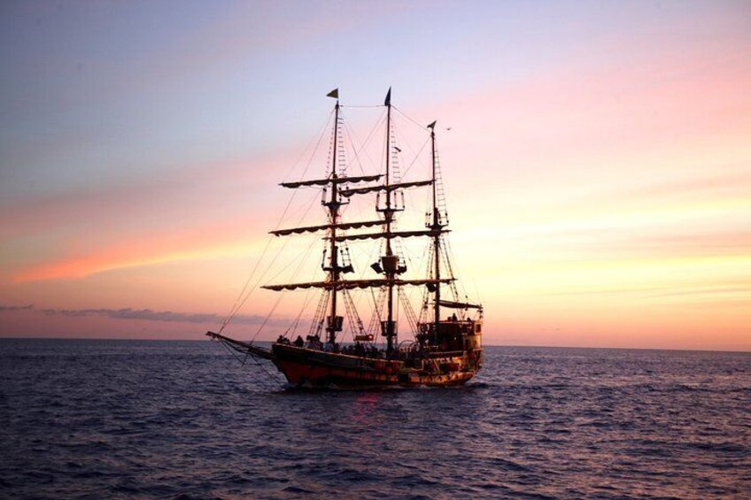 Pirate Ship Sunset Dinner and Show in Los Cabos