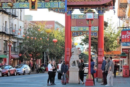 Le quartier de Chinatown moderne, avec repas et visite de la ville