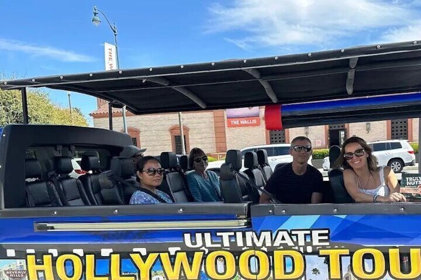 Hollywood, Beverly Hills and Celebrity Homes Open Air Van Tour!