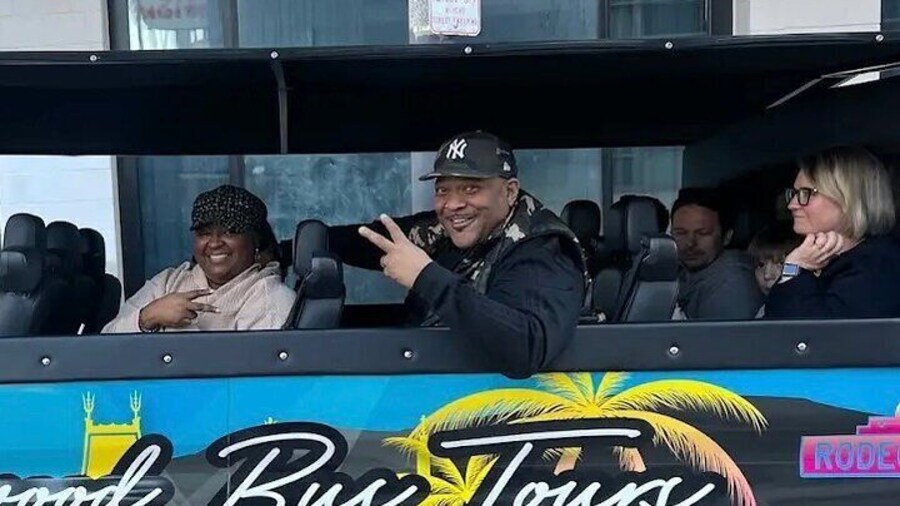 Hollywood, Beverly Hills and Celebrity Homes Open Air Van Tour!