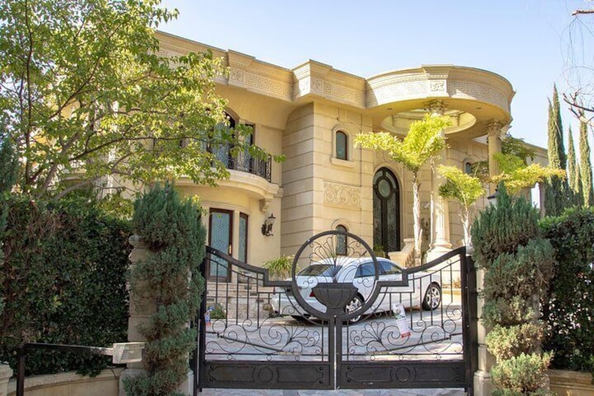Opulent Beverly Hill’s villa behind a wrought iron gate invites to daydream about life as a celebrity.