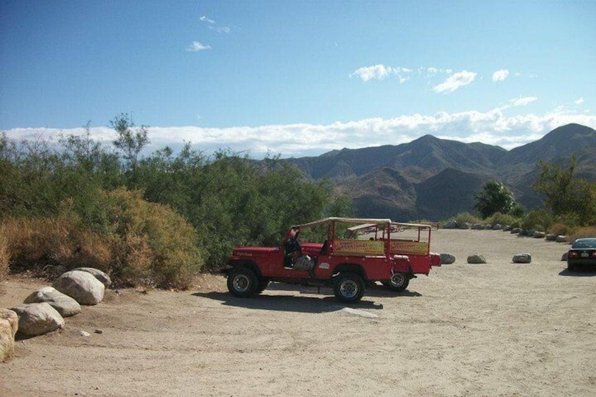 Indian Canyons Walking Tour by Jeep from Palm Springs