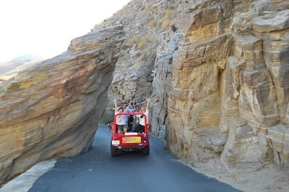 Indian Canyons Walking Tour by Jeep from Palm Springs