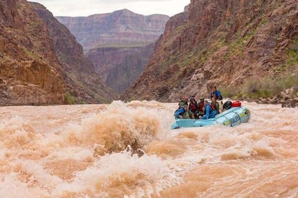 Tour autonomo di 1 giorno con rafting sulle rapide del Grand Canyon