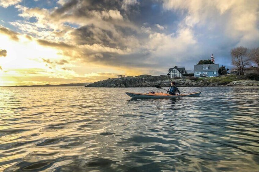 Victoria Harbour Sunset Kayak Tour