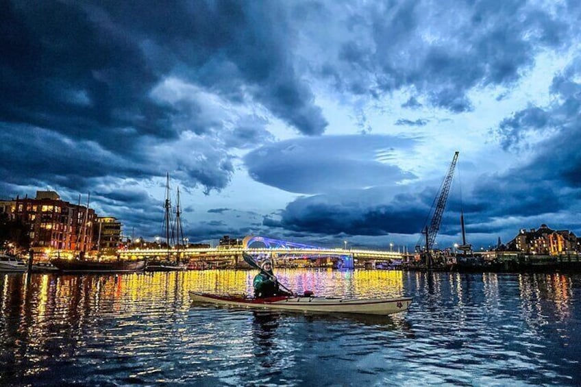 Victoria Harbour Sunset Kayak Tour