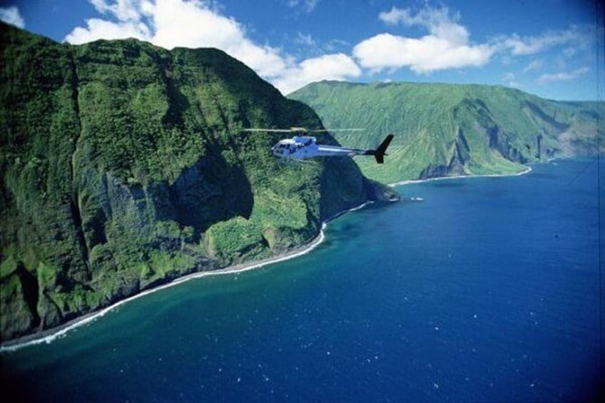 West Maui and Molokai Exclusive 45-Minute Helicopter Tour
