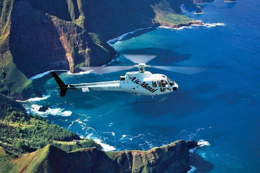 West Maui & Molokai Helicopter Tour with Oceanfront Landing
