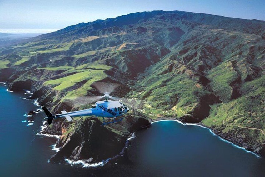 West Maui & Molokai Helicopter Tour with Oceanfront Landing